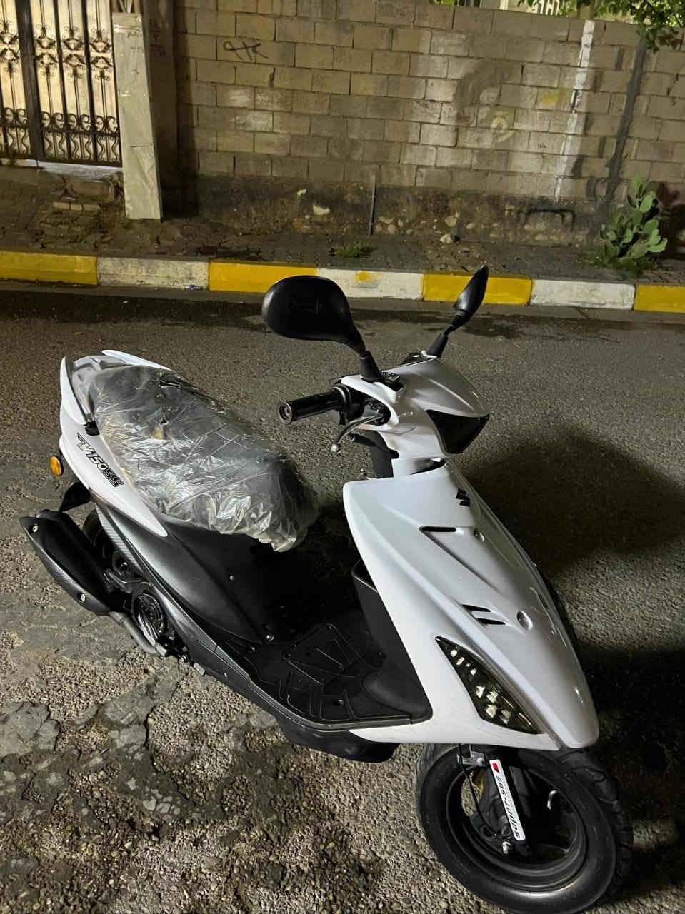 السلام عليكم دراجة سازوكي ياباني نضافه %99 كلشي بيها شغال ما مدوده عليها سبانه محرك 150cc للأستفسار خاص او ***********

