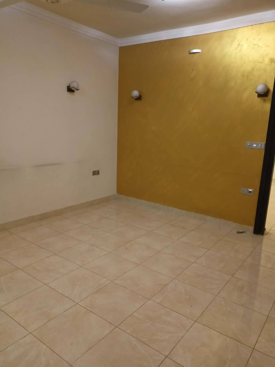 دار لليجار طابق ثاني منعزل كامل 
يحتوى الدار 
غرفتين نوم 
مطبخ 
استقبال 
صحيات 
سعره ايجار 250الف مع ماء كهرباء 
عنوان كركوك منطقه الخضراء قرب جامع سلطان عبد الحميد 
عقارات العاصمة 
استفسار تواصل مع ارقام التاليه 
***********
***********
