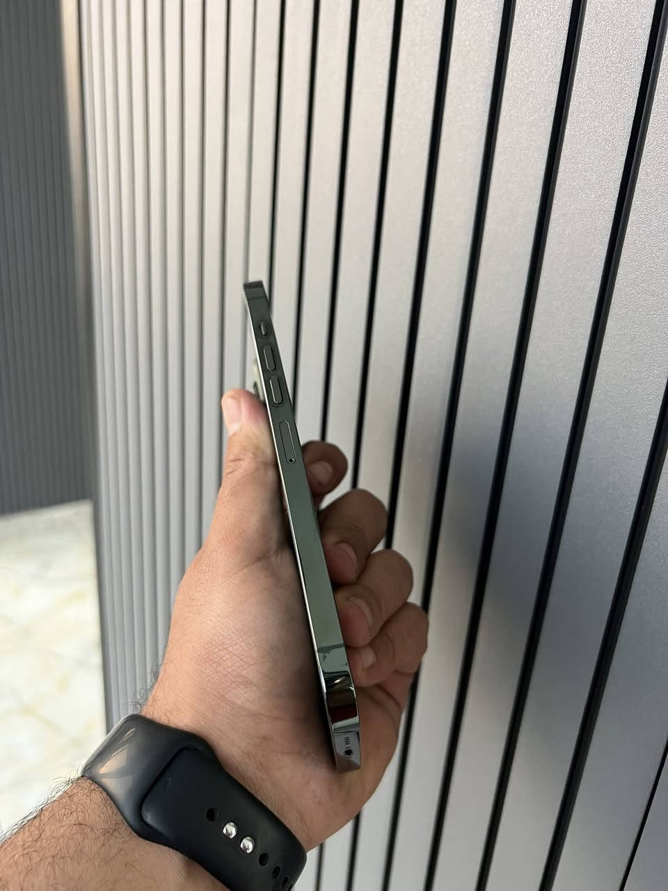 السلام عليكم صيام مقبول ان شاء الله ❤️
13 pro max 256GB شرق اوسط
الجهاز مستبدل بطاريه فقط 100🔋
الجهاز شخط واحد مابي كلش نظيف 
ب٥٩٠ الف 
مكاني الشعب شارع الصحه ***********
