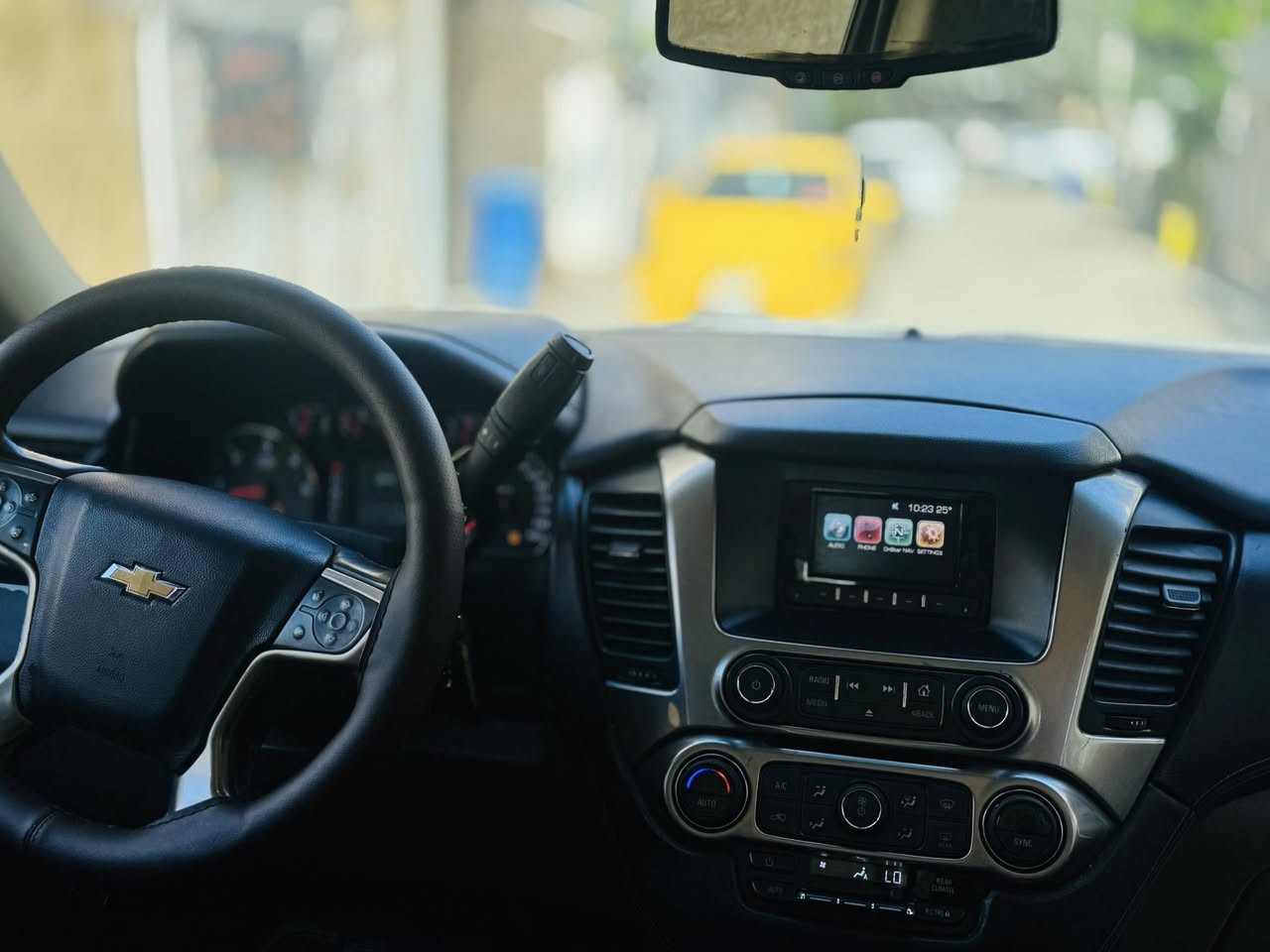 تاهو 2017
بدون حادث
بغداد باسمه 
عنوانها بغداد الشعله 
السعر  275 وبيها مجال
الهاتف 
***********
ملاحضه بيها كلير بالقماره
