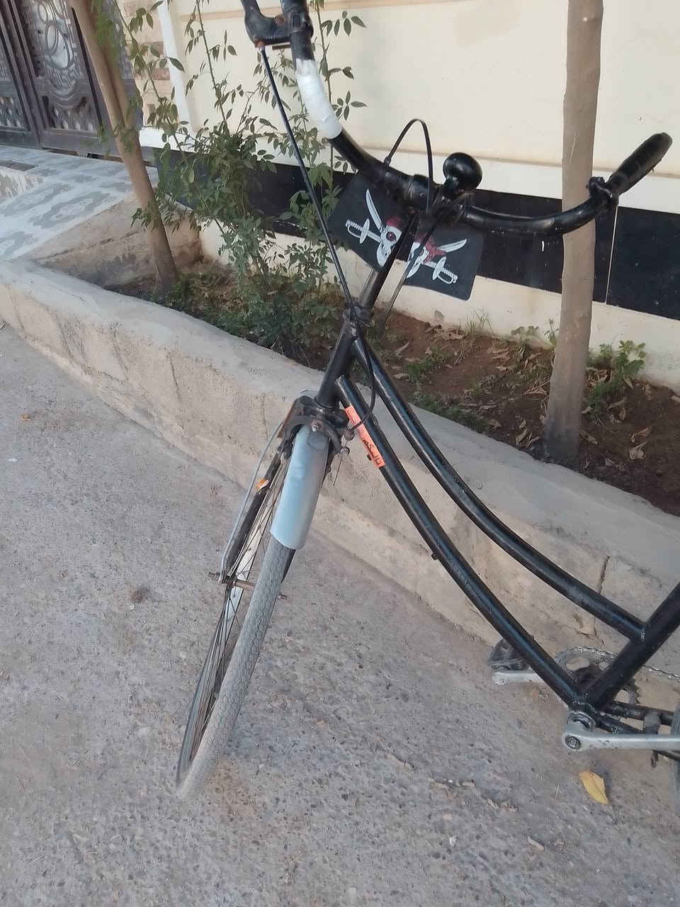 سلام عليكم خوان عندي هاذة بايسكل للبيع   جاملغ مامي خلفي جديد  بايسكل كلة شديتة جديد من مكينة سبلندر كلة جديد ستاند جانبي كامل نقص بي فقط دسك و الباقي كامل سعر 40بي مجال للشراي العنوان ديالى بعقوبة تقاطع القدس  ستفسار ***********
