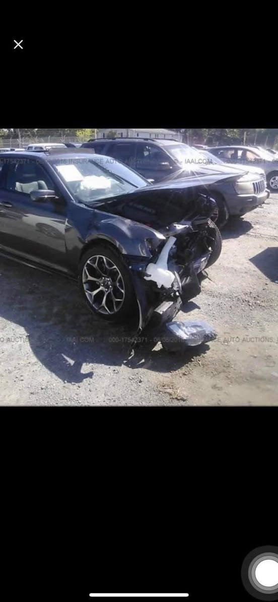 السلام عليكم من رخصة الادمنية المحترمين 
اوباما 2015 أصل هيمي 8 سلندر 5.7  الحادث مثل ما موضح بالصور بيها تبديل باب الصندوق فقط نفس اللون ما مصبوغ والسبب موجود ايضاً بالمنشور صندوقها القديم وايضاً جاملخ امامي الايمن مبدل نفس اللون .. السياره مصروف عليها هواي ك دواخل ناقصها بس صبغ الدعاميه والدوسات واكو اماكن تحتاج تكحيل فقط بيها كاميرا اماميه وخلفيه وانارة متغيره الالوان عن طريق الموبايل السياره ارقامها جديده اكو صور برقمها القديم .. طبعاً الستيرن القديم والجناح مال سيارة موجودات مكانها بالبصرة / مركز البصرة سعرها ١٧٩


**إذا كنت صاحب هذا الإعلان وتريد حذفه لأي سبب، رجاءا أرسل رسالة إلى الدعم الفني**