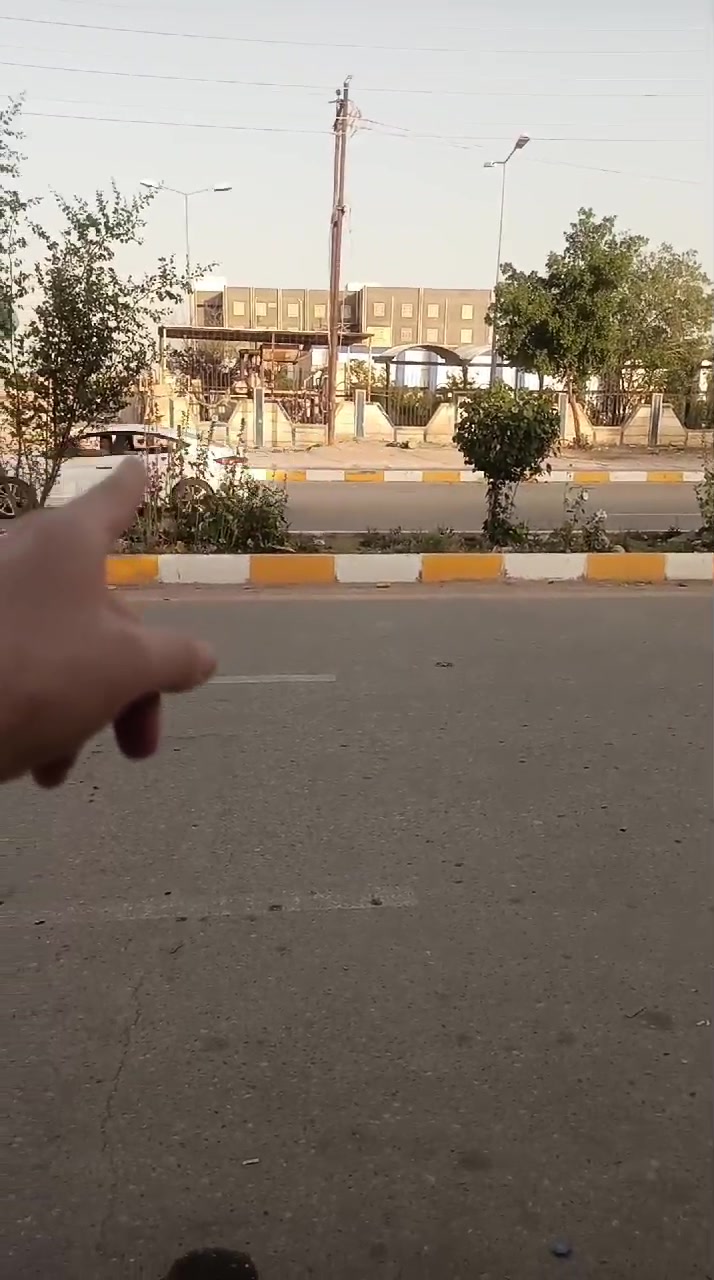 محل للبيع مقابل مستشفى المعوقين يحتوي على ثلاث برادات واحد بطحي وسبلت ورف سفينه ويوجد كراسي حلاقه وجام خانه  ناصريه حي اريدو
***********