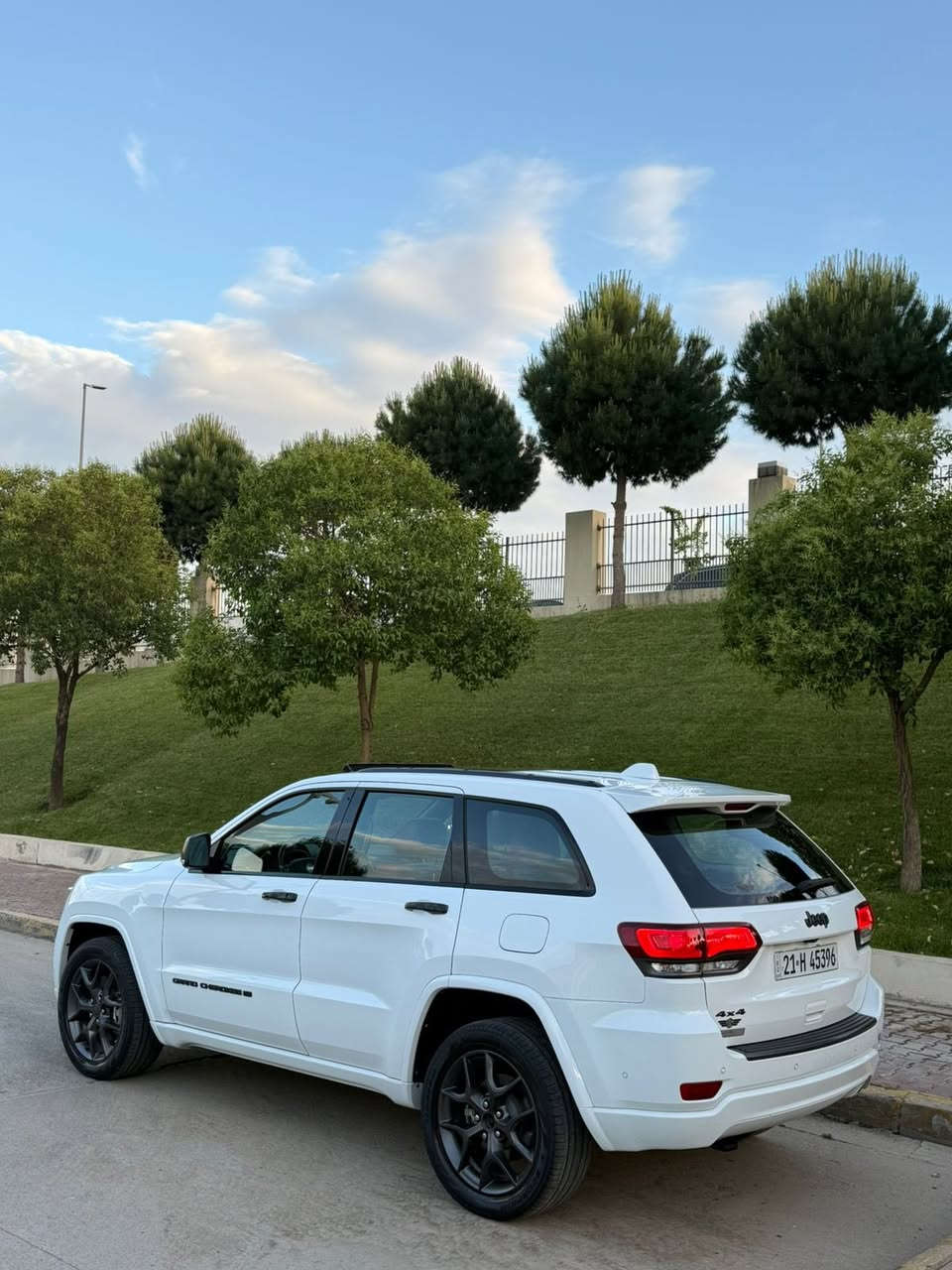 السلام  عليكم ورحمة الله وبركاته
‏‎‏‎       ——— لـلـبـيع  ———

جيب گراند شيروكي - Jeep Grand Cherokee

‏‎‏‎وراد خليجي .     —    بدون ايرباك 

‏‎‏‎الموديل           —    2021

فئة.                 —   80th استيراد شركة هارلم 

حجم المكينه   —     3600/ V6

‏‎‏‎اللون               —     ابيض     

‏‎‏‎المسافه المقطوعه — 95.000mi

‏‎‏‎حاله السياره.    —    ( كفاله عامه  ) (بدون صبغ بدون تبديل)

‏‎‏‎المواصفات 
‏‎‏‎- بصمة تشغيل 
‏‎‏‎- بصمة أبواب 
‏‎‏‎-تشغيل عن بعد 
‏‎‏‎-ترحيب عند الاقتراب 
-رادار امامي 
-رادار جانبي 
-رادار خلفي 
-تحديد مسار 
-تنبيه قبل الاصطدام 
‏‎‏‎-كشنات جلد 
-كشنات احمر مختمه 80th
- شاشه ديجتال 
-ستيرن كهربائي 
-اناره محيطيه 
-اشاره بالمرايه 
-حساس امامي خلفي 
-بردات خلفيه ‏‎
‏‎‏‎-شاشه كبيره تدعم نظام الأبل كار باي ونظام الاندرويد
-شاشه عداد ديجتال
-فتحت سقف بانوراما 
‏‎-دبل اكسل 
‏‎-اوتو ستوب
‏‎-وضعيات قياده 
‏‎‏‎-كشنات تدفئة ( اماميه - خلفيه ) 
-كشن السايق خزن ميمور
-كشنات اماميه تبريد 
-ستيرن تدفئة
‏‎‏‎- ستيرن بحركه كهربائيه 
‏‎‏‎- تبريد مركزي 
‏‎‏‎- بگ لايت LED 
‏‎-صندوق كهربائي 
‏‎‏‎-كرسي السايق والراكب بحركة كهربائيه 
‏‎‏‎-تحكم ستيرن جهتين 
‏‎‏‎-تحديد سرعه 
‏‎‏‎-مانع انزلاق 
‏‎‏‎-ليد نهاري
‏‎‏‎-كامره خلفيه دواره 
‏‎‏‎باقي المواصفات المعروفه 

‏‎‏‎السعر            — اكتب تم ويوصلك السعر  مباشر 

‏‎‏‎رقم السياره    — السليمانيه   

‏‎‏‎موقع  السياره — السليمانية
الاستفسار _ *********** واتساب
