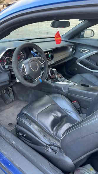 السلام عليكم 
شوفرليت كمارو 6سلندر RS 
موديل 2018 
فول مواصفات 
فتحه. 
بصمه  
لدات اماميه. 
السياره كلش جديده ومابيه اي نقص 
بيه فقط باب صبغ  
السعر 150 وبيه مجال بسيط 
ممتواجد عل فيس 
***********
مكانه بغداد
