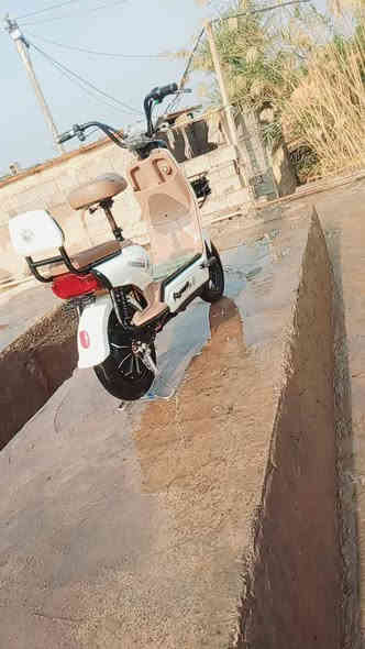 السلام عليكم دراجه شحن لبيع  سعرها 355وبيها مجال بصيط مكاني بغداد حييبتول رقمي ‏‪***********‬‏
