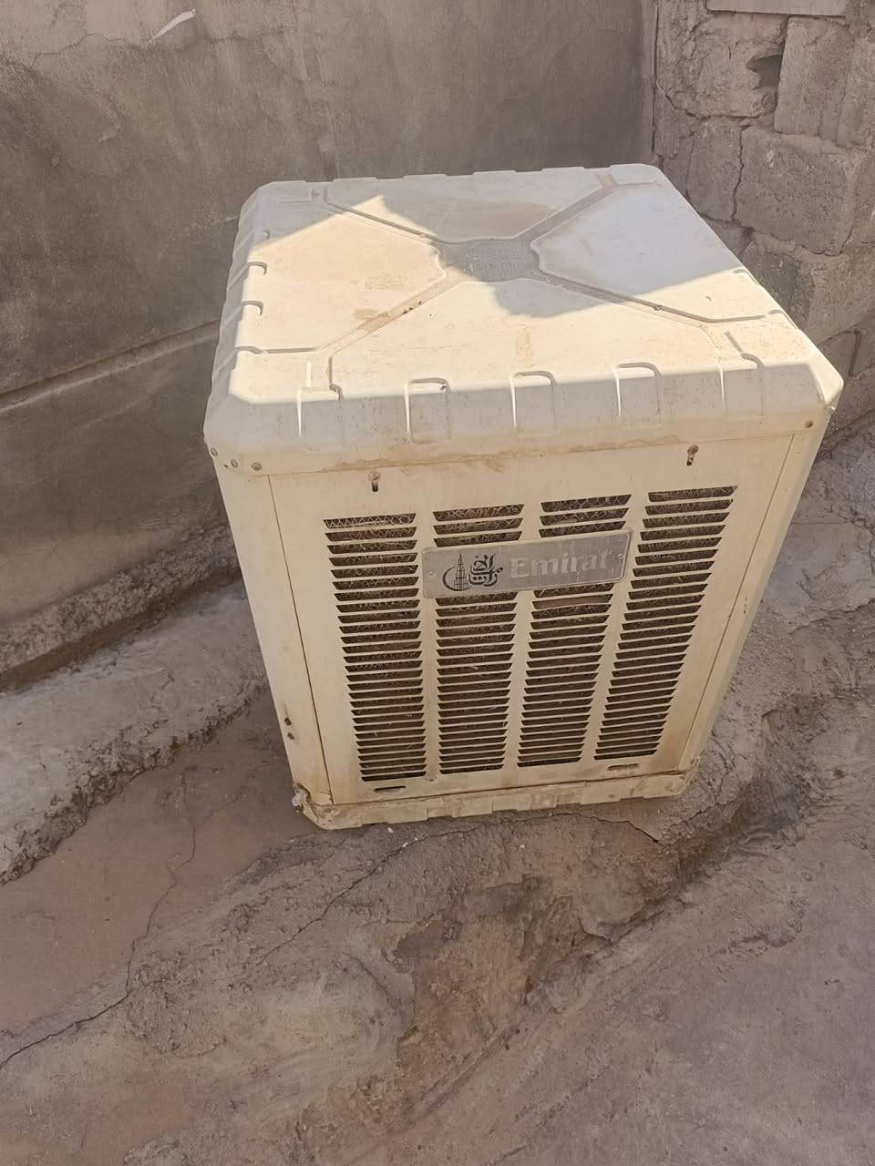 السلام عليكم 
 يوجد مبردات ثنين للبيع سعر الوحده ١٢٠ الف 
 وغرفه نوم تركيه اصليه السعر مليون و٣٠٠ 
العنوان الحوز قرب جامع الفرقان .
التواصل رقم الهاتف
 ‏‪***********‬‏
