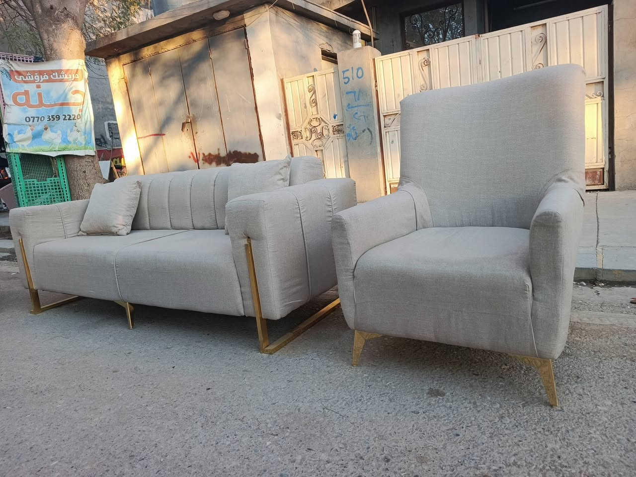 سلاوهاورییان
ئە م تاقمە بۆ فرۆشتن
10نە فە رییە  زۆرتایبە تە 
شیوازی تورکییە
بە لۆکی ماوە تە وە
ژ.م***********
شوین.کە لار
