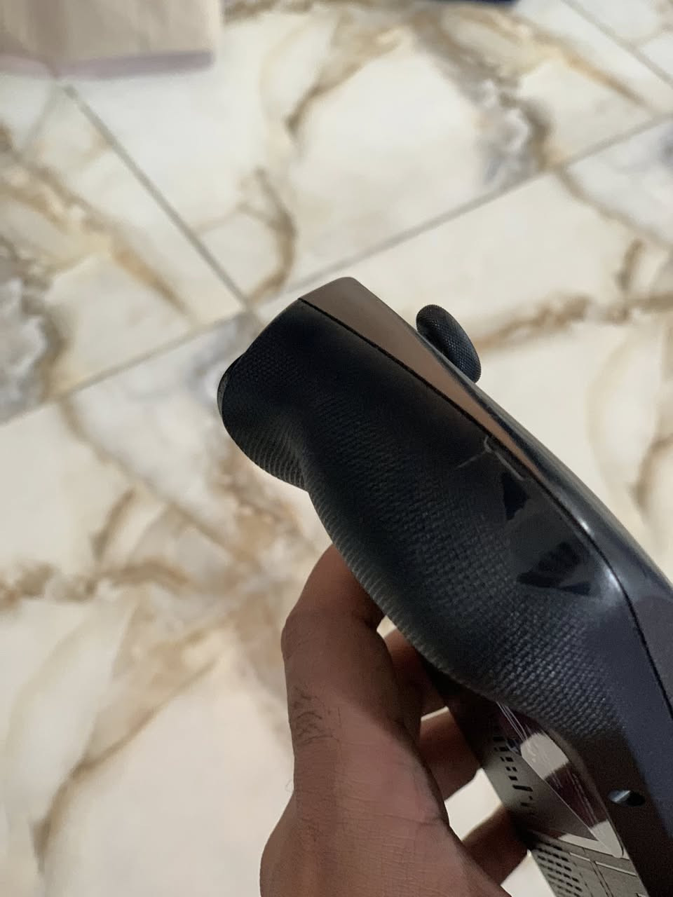 � للبيع جهاز ROG Ally X نسخة حديثة 🔥
• السعة: 1TB
 • الحالة: نظيف جداً
 • بي طخة بسيطة بالكفر (ما تبين ومأثرة عالشكل)
 • صحة البطارية 96% 🔋
 • كامل ملحقاته موجودة ويا الجهاز

السعر: 750


**إذا كنت صاحب هذا الإعلان وتريد حذفه لأي سبب، رجاءا أرسل رسالة إلى الدعم الفني**