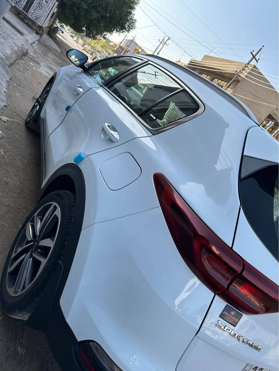 سلام عليكم 
للبيع كيا سبورتج 2019 خليجي ماشية 45 الف كم مكفولة من الحادث والصبغ والتبديل محرك كير تبريد كلشي بيها مكفول وبلادي وسونار منشور وية الصور سنوية لحد 2030 باسمي رقم بغداد انكليزي 
محرك 2000
السيارة (نص فول )
تحكمات ستيرن
داريف مود 
كشنات جلد 
مري شفط 
شاشة اندرويد 
كروس سرعة 
اوتو بارك 
وبعد هواي مواصفات 
العنوان بغداد حي الجهاد شارع الشارقة 
للاستفسار اكثر الاتصال على ‭0770 259 0316‬
السعر 210 وبيها مجال بغداد, العراق
