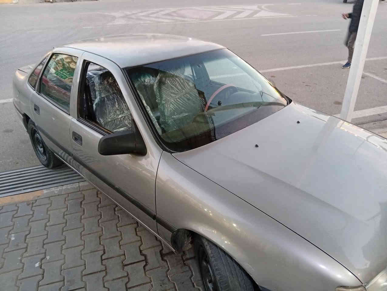 أوبل مه كينه 16قايش پان موديل 92 ده فته ربه نزيني هه يه سه نه وي تازه به سه رچوه گيرومه كينه ي بي عه يبه جاملخي دواوه يي لاي سايه ق ليدراوي هه يه ناويي کرتوه به ده نه شي گؤراوه هه زه يي تازه كراوه نرخي 34مه جال ***********
