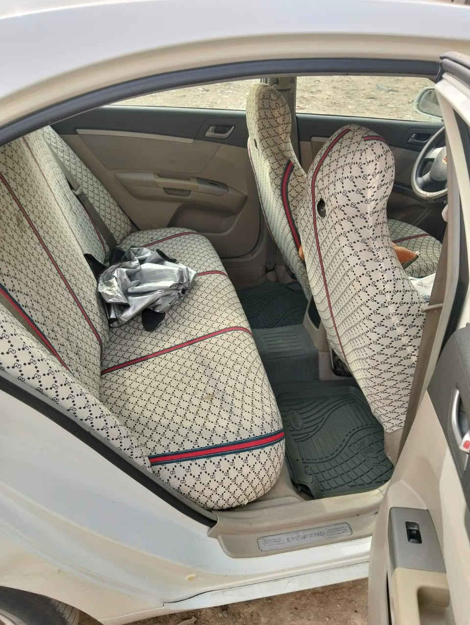 سلام عليكم  سياره جيلي ام كران 2013 رقم بغداد كير ومكينه وتبريد خير من الله سياره  ما ناقصه شي  ‏رقم هاتف‏ *********** سعر 68 وبيها مجال
