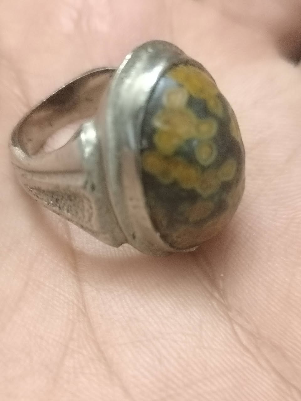 السلام عليكم احبائي محبس داودي قديم مرصود مفول صياغه راديوم محبس مروحن وقوي شغل بي السعر خاص العلوان بغداد شراي اهلن وسهلن رقم الهاتف ***********
