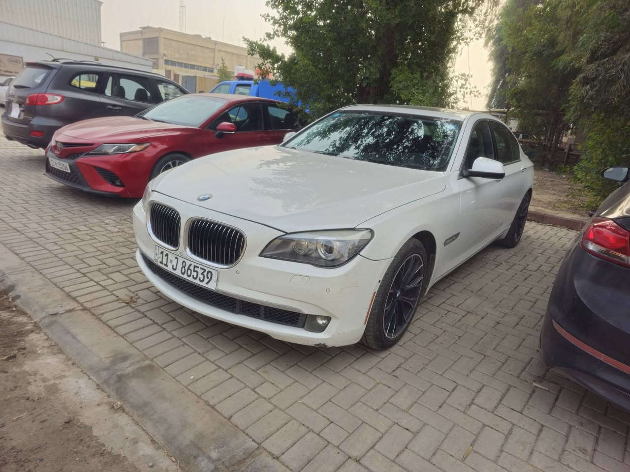 السلام عليكم
بي ام دبليو حجم ٧٥٠ باب طويل موديل ١٢ فول للأخير
سعر 165وبيها مجال 
بغداد حي العامل 
***********
><><><><><><><><><><><><<<><><><><
كشنات جلد +كهرباء +كشن السايق مساج+اماميه تدفئه تبريد
كشنات الخلفيه تدفئه
تبريد مناخي منفصل امامي خلفي 
كامره خلفيه دواره ٣٦٠ درجه 
حساسات امامي خلفي 
رادارت جانبيه 
مري شفط + قلاب
بردات جانبيه + تحكم من الجهتين 
٤جام اوتو 
بوب شفط + هيدروليك 
جنطه كهرباء 
تدفئه ستيرن 
كامره اماميه 
مرايه وسطيه اوتو دم 
داتا شو 
اوتو هولد
سايد بريك بصمه 
ستيرن كهرباء 
تحكمات ستيرن جهتين 
ثلاث انضمة قياده 
بك لايت لد
اشاير ٤ لد 
لايت زنون + داينمك + اوتو 
فتحة سقف 
ترحيب دوسه + ترحيب ابواب  
بصمه ابواب
اناره ليزريه احمر كل مكان 
ويل كب ١٨ تو سايز ختم m
دشبول  + ابواب صاج 
بصمه تشغيل
 
رقم بغداد الدولي 
****************
الاضافات / دركه الياف كاربون ختم m حفر ٥٠٠دولار 
عينه دشبول m  ٤٥٠ دولار 
شاشه وسطيه مال موديل ٢٠  ٤٠٠ دولار
تخم تاير دنلوب اصلي ٩٠٠ دولار
""""""""""""""""""""""""""""""""""""""""""""""""""""""""""
السياره وارد امريكي حادثها مياه امطار بدون نسبه تعمل وتسير 
مابيها لاصبغ ولا ضربه ولا تبديل ولا معجون 
فقط بارد بالجاملغ الخلفي جهه السايق 
كير مكينه تبريد خير من الله 
عليها ادامه كامله ماعدا الصدر ٩٠ بالميه 
سعرها 165وبيها مجال 
مكاني بغداد حي العامل
