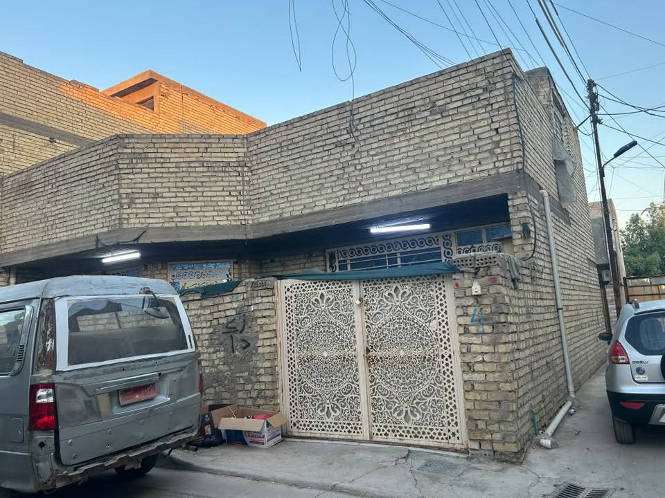 السلام عليكم
بيت للإيجار ركن في منطقة الشعب /الجزائر / قرب محطة سما بغداد 
قريب الشارع العام شارع تبليط وخدمات 
مساحة البيت 100م
استقبال وحولي وغرفة نوم وخدمات 
طابق ثاني بيتوته وسطح 
للاستفسار ***********
