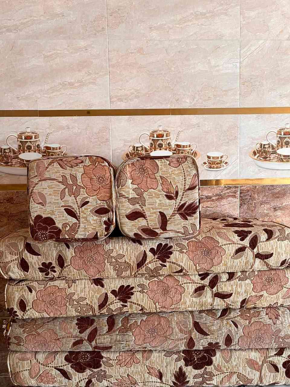 جلسة عربية ارضية 
 الرقم : ***********
عدد القطع الكامل 28 قطعة 
عدد الزوايا 2 
تكيات 7 
مسند ضهر 12 
ارضية 7
مكاني بصرة 
السعر 50 الف دينار
