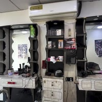 للبيع ميز حلاقه سعر250 رقم 07723142202