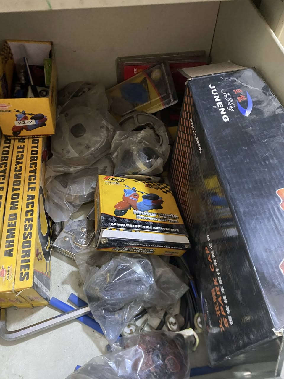 غراض مال سبيسي وسكنس وماكس وبريز كابريترات ١٢٠ كفرات ولحيايه وحاضنات مال سبيسي تجوه مال بريز واكزز شوته مال بريز كفر بريز ثعلب وغراض هواي مال تعزيله محل 
مكاني شارع الربيع ابيعهن شلع 
***********
