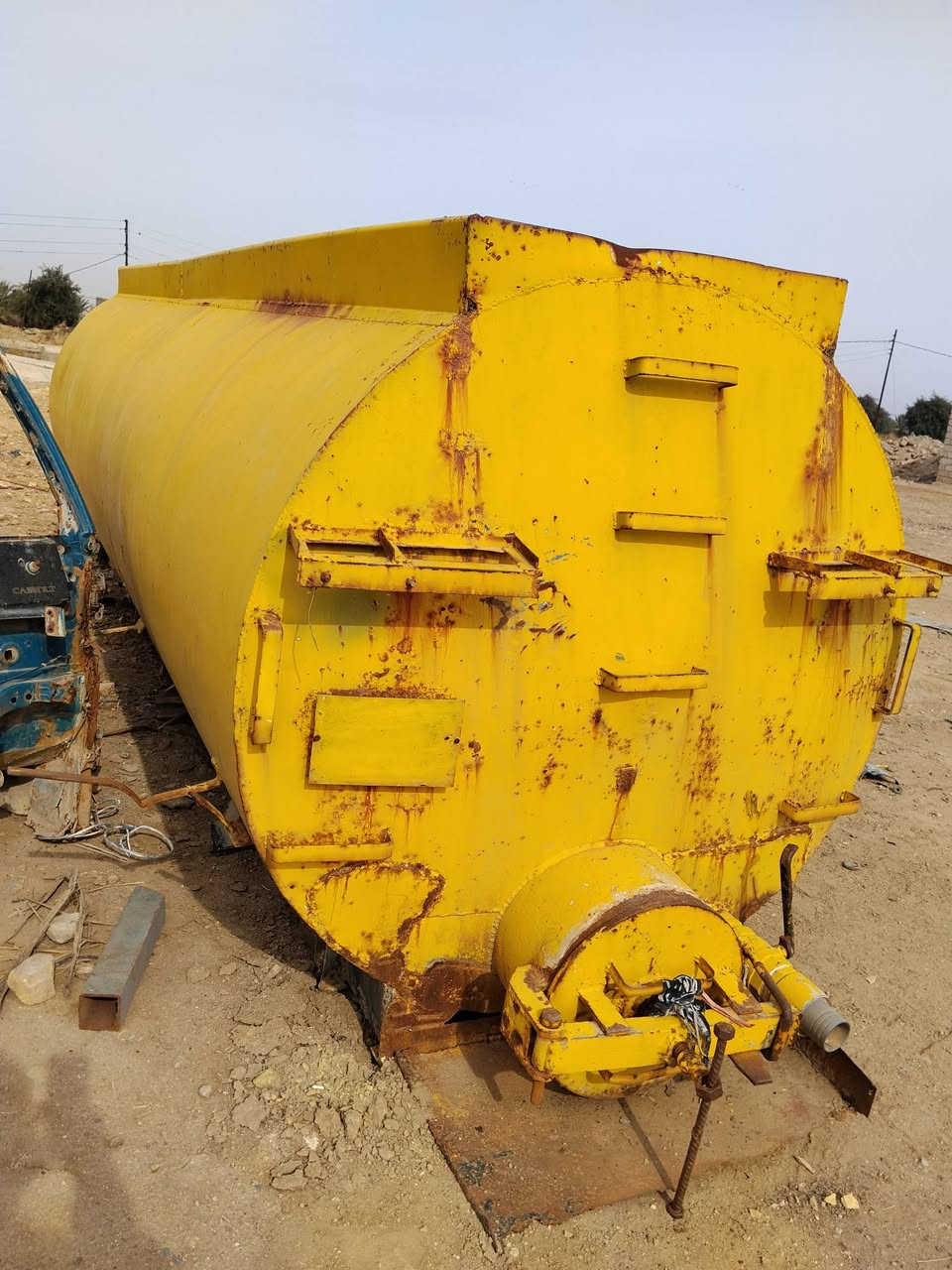 مقطورة سعت 10000لتر للبيع نضيفه جدا المكان الشوملي ***********السعر خاص
