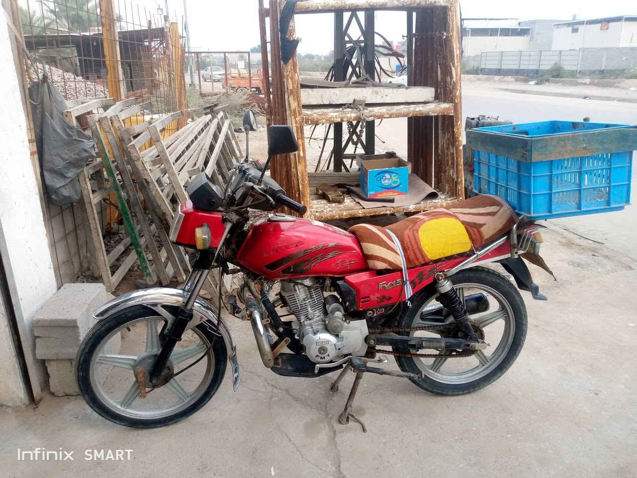 دراجة فاي رقم اسود وسنويه بسمي محرك مامفتوح بصرة ابو الخصيب طريق الساحل قرب مستشفى مال ابو الخصيب شراي يتصل ***********وتساب موجود  سعر 750وبيه مجال
