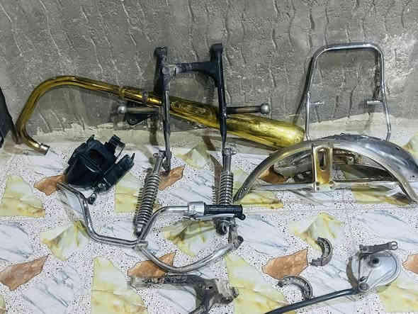 غراض دراجه للبيع  شاصي مو للبيع   كلمن وسعرها مكينه كايمه 
مكان ابصخير ***********
