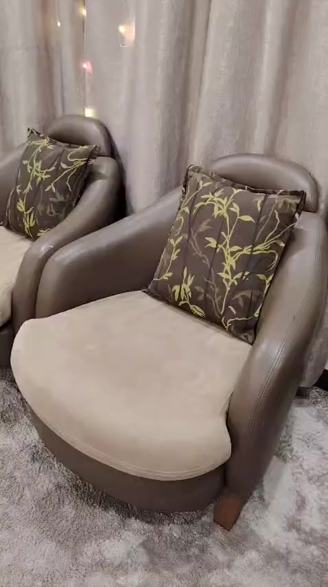 السلام عليكم عندي تخم ١٢ مقعد لسعر ٢٥٠  العنوان الرحمانيه يم جامع الرسول  الي يعجبه يتوصل ويانه عله هذا الرقم ***********
