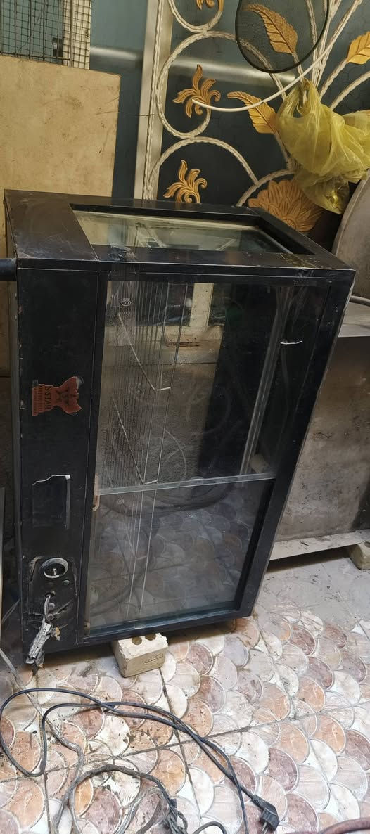 دفاية طعام الطول١٢٠سم والعرض ٦٠ سم والارتفاعات سم تعمل على الكهرباء وممكن بسهولة تحويرها إلى غاز السعر١٥٠٠٠٠للاتصال هاتف ***********  المكان بغداد الدوره علما أن الجام بأكمله حراري الثقيل
