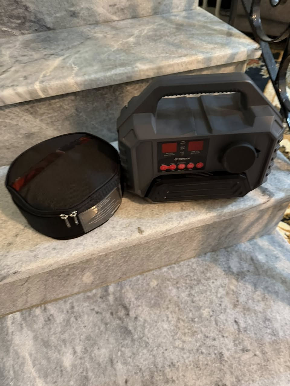 السلام عليكم  سماعات لاندكروزر اصلية مال GXR  وعندي ماطور هواء اصلي مال شركه مال لاندكروز  للبيع 
***********
