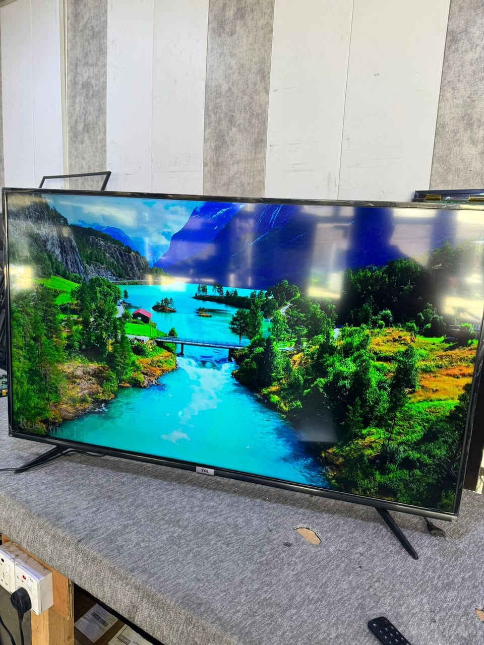 صباح الخير شاشه تي سي ال حجم 50 للبيع فور كي فول انترنت


**إذا كنت صاحب هذا الإعلان وتريد حذفه لأي سبب، رجاءا أرسل رسالة إلى الدعم الفني**