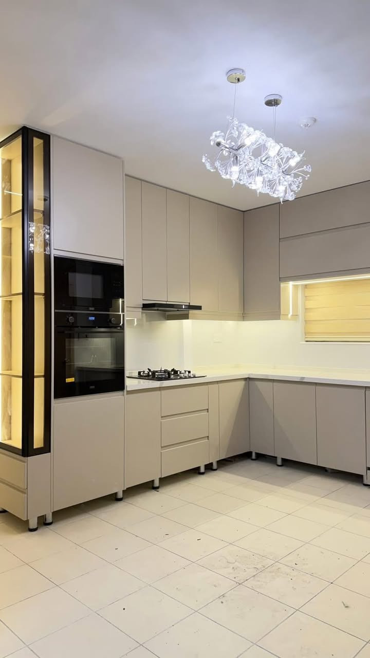 عندما يجتمع الإتقان مع الجمال… يولد الإبداع ✨

نقدّم لكم مطبخ بطابع فاخر،
بتصميم مدروس يناسب المساحة ويتناغم ويـا ذوقكم الراقي 🤍

ولأن الفخامة ما تقتصر على مكان واحد…
نوفر أيضاً:
▫️ ديكورات حمّامات عصرية
▫️ ديكورات صالات أنيقة
▫️ مطابخ حديثة بتفاصيل فخمة
▫️ غرف نوم راقية ومميزة

تصاميم تجمع بين العملية والجمال… وتحوّل بيتك لتحفة متكاملة 🖤

📞 للتواصل والاستفسار:
0771 234 4507
0773 525 5688
أبيض وأسود للديكور الحديث
‭
