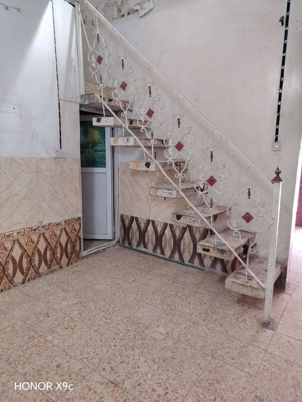 دار للايجار                                                                                      المساحه 60متر بي غرفة وصالة واستقبال ومطبخ وبي غرفه فوك بحي الندى شارع المكاتب قرب مجمع الضويهري للاستفسار الاتصال ‏‪***********‬‏
