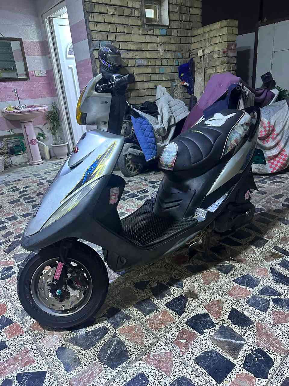 عدله للبيع دراجه مكينته ٥٥بيع غراض شوفت عينك دراجه رايده ٧٥٠ مكان حي جهاد
***********
