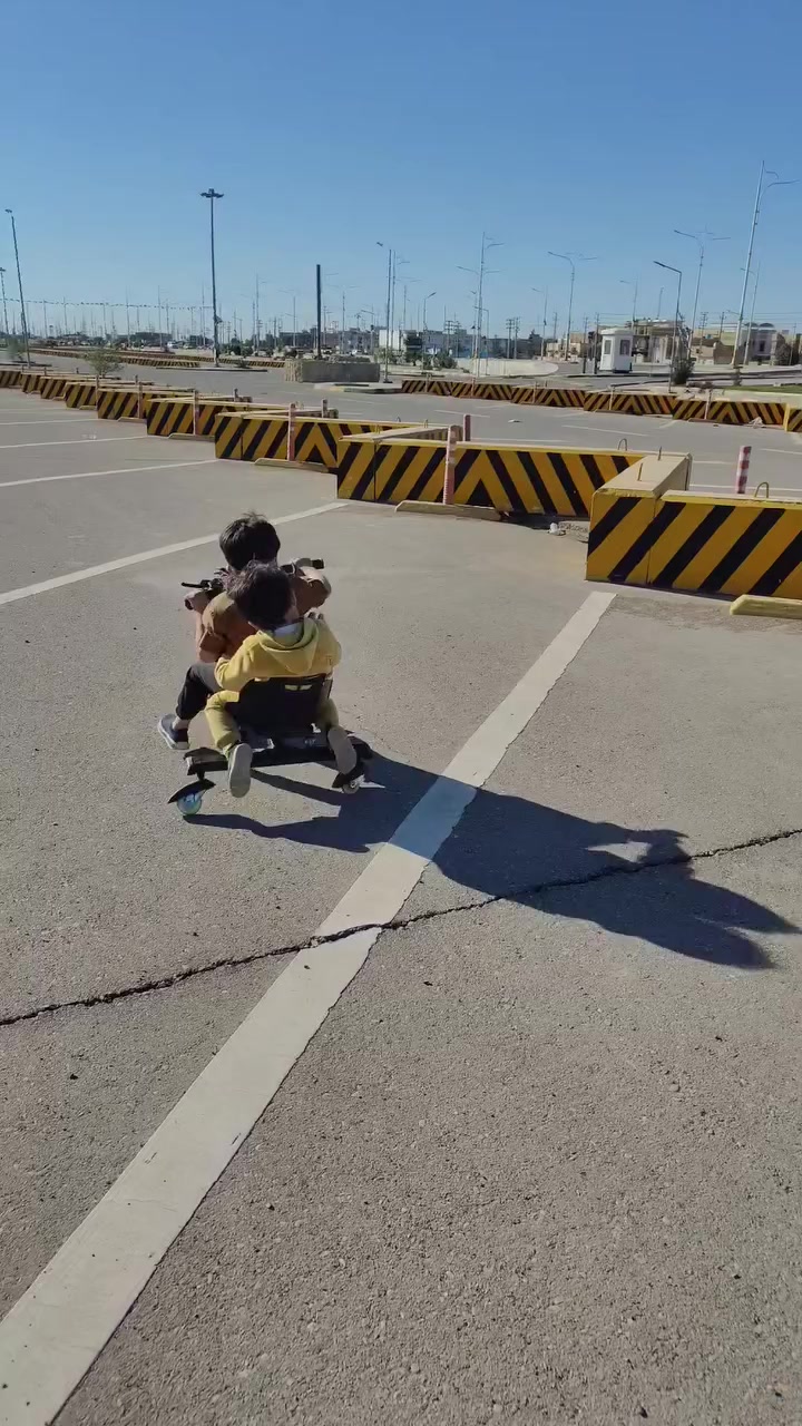 سكوتر كهربائي دريفت يتحمل وزن 100 كيلو
السعر 150

***********
