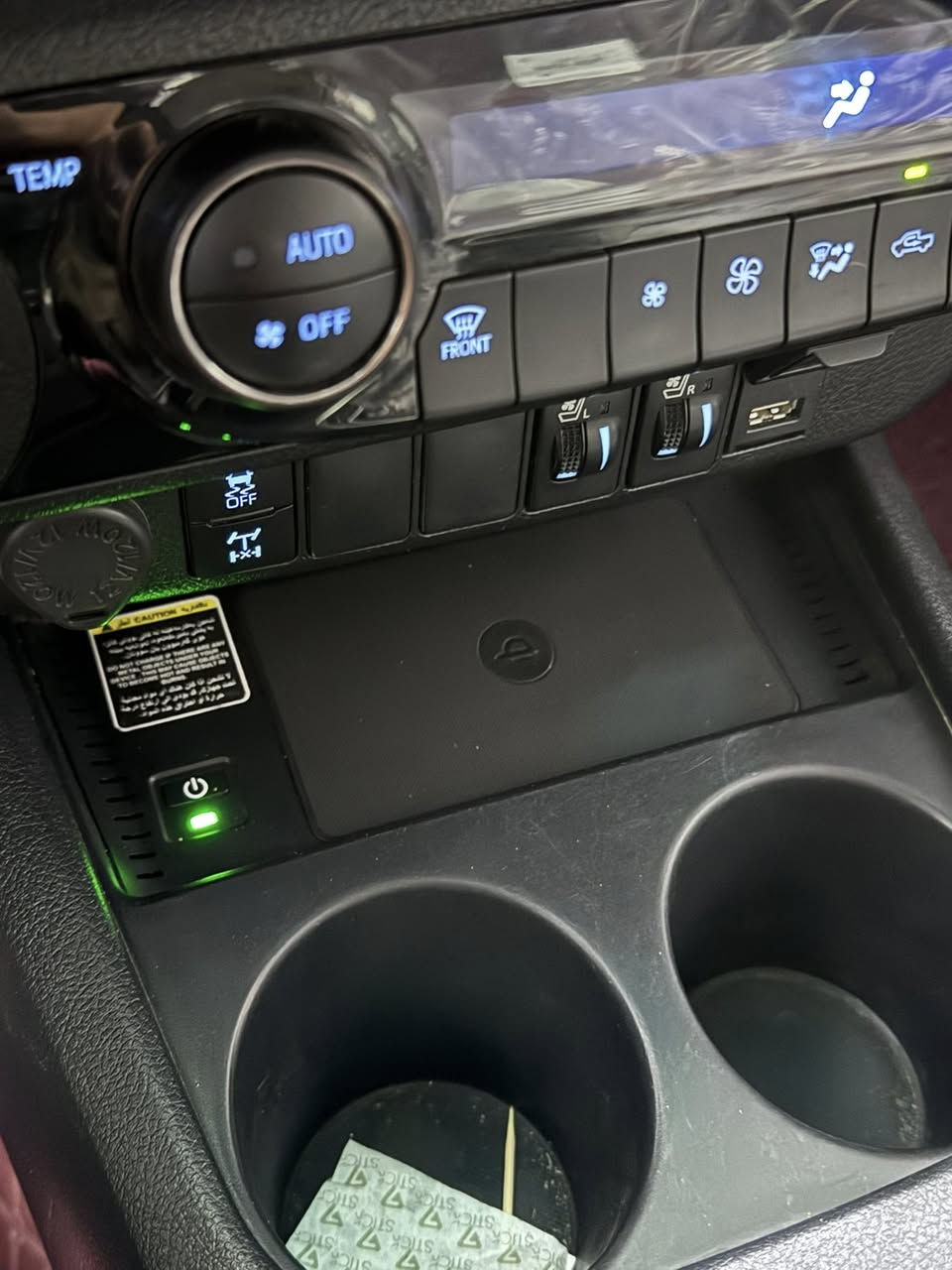 🚗 تويوتا هايلوكس 2024 (SAS) - للبيع
المواصفات والتفاصيل:
• الموديل: 2024 (ساز).
• المسافة المقطوعة: 45,000 كم فقط.
• الحالة العامة: السيارة مكفولة كفالة عامة (بشرط الفحص).
• المواصفات: فول مواصفات 1/1، وتتضمن:
• نظام تبريد كشنات (مقاعد).
• كاميرا أمامية وخلفية.
• مثبت سرعة (Cruise Control).
• باقي مواصفات الساز المعروفة.
السعر المطلوب:
💰 360 ورقة (36,000 دولار).🔥
📍 الموقع:
السيارة متوفرة حالياً في معرض الحسن.
٠***********
