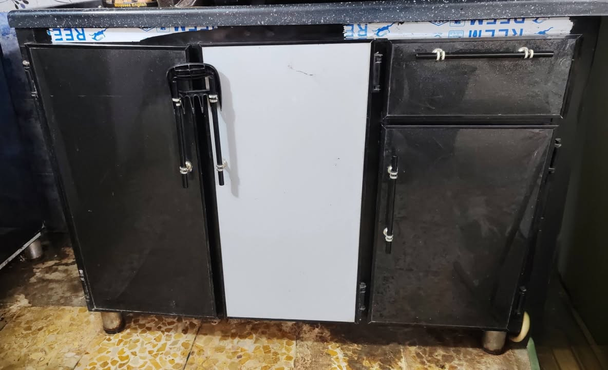 كاونتر مستعمل قليل للبيع نضيف جداً
قياسه متر ونص
3 قطع كله مرمر 
السعر 450 الف وبي مجال
العنوان / بغداد البنوك شارع الفتلاوي 
للاستفسار الاتصال على الرقم / ***********
