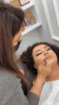 🌸 "موعد مع الجمال… نعتني بكِ لأنكِ تستحقين للتواصل والحجز 07502178150