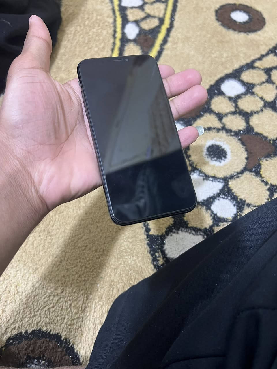 سلام عليكم آيفون اكس العادي جهاز جديد ذاكرته 256 بي فطر بضهر ما ماثر عليه سعر100وبي مجال مكاني بصره***********
