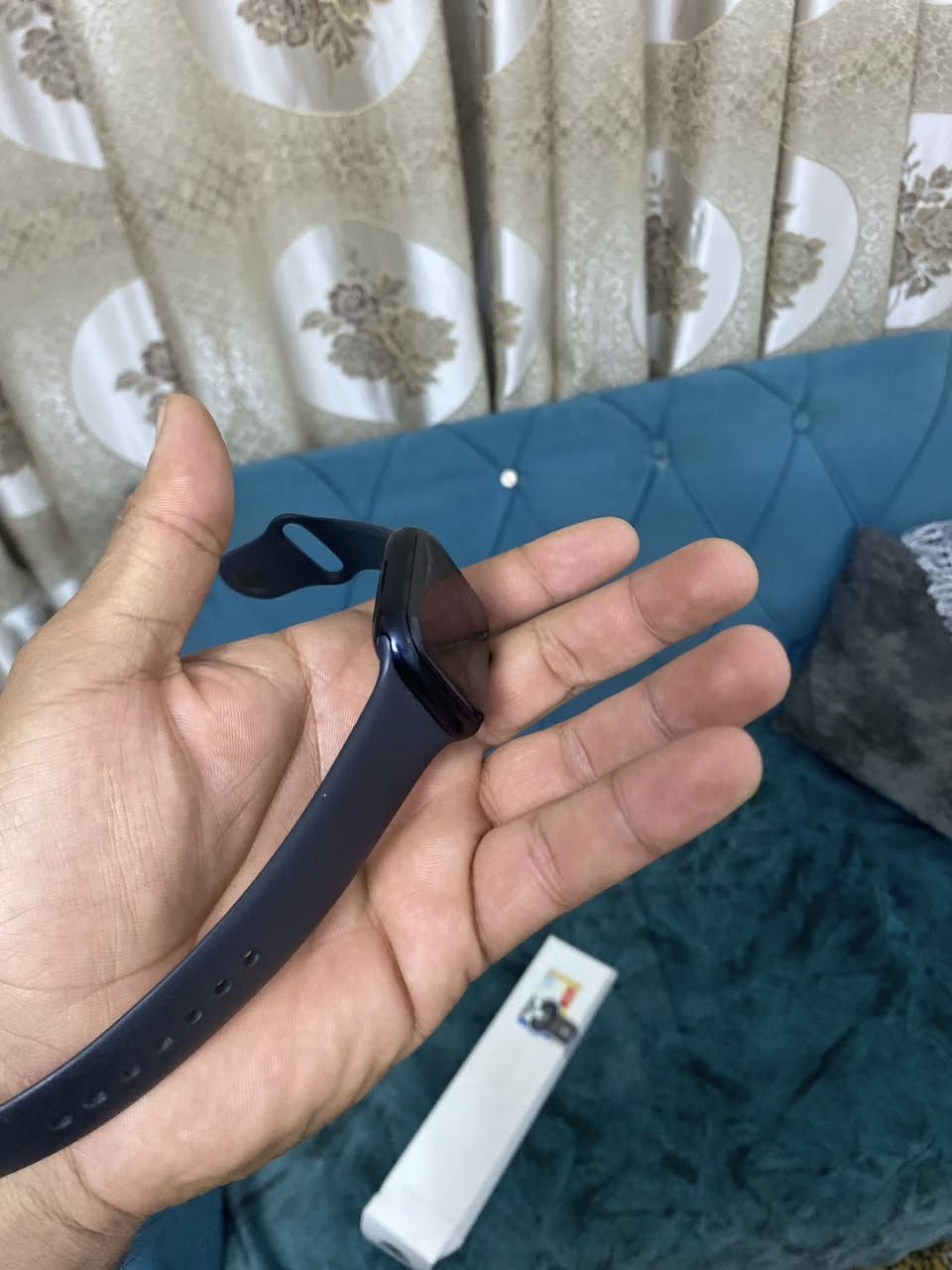 السلام عليكم
ساعه ابل واتش جيل 7 قياس 45 بطاريه 85 ساعه نضيفه بمعنى الكلمه وما مستخدمه هواي علا كد الفاينل مال جامعه وخلص امتحانات سعرها 220 وبيه مجال +كامل ملحقات اصليه 
رقمي/*********** واتساب واتصال
