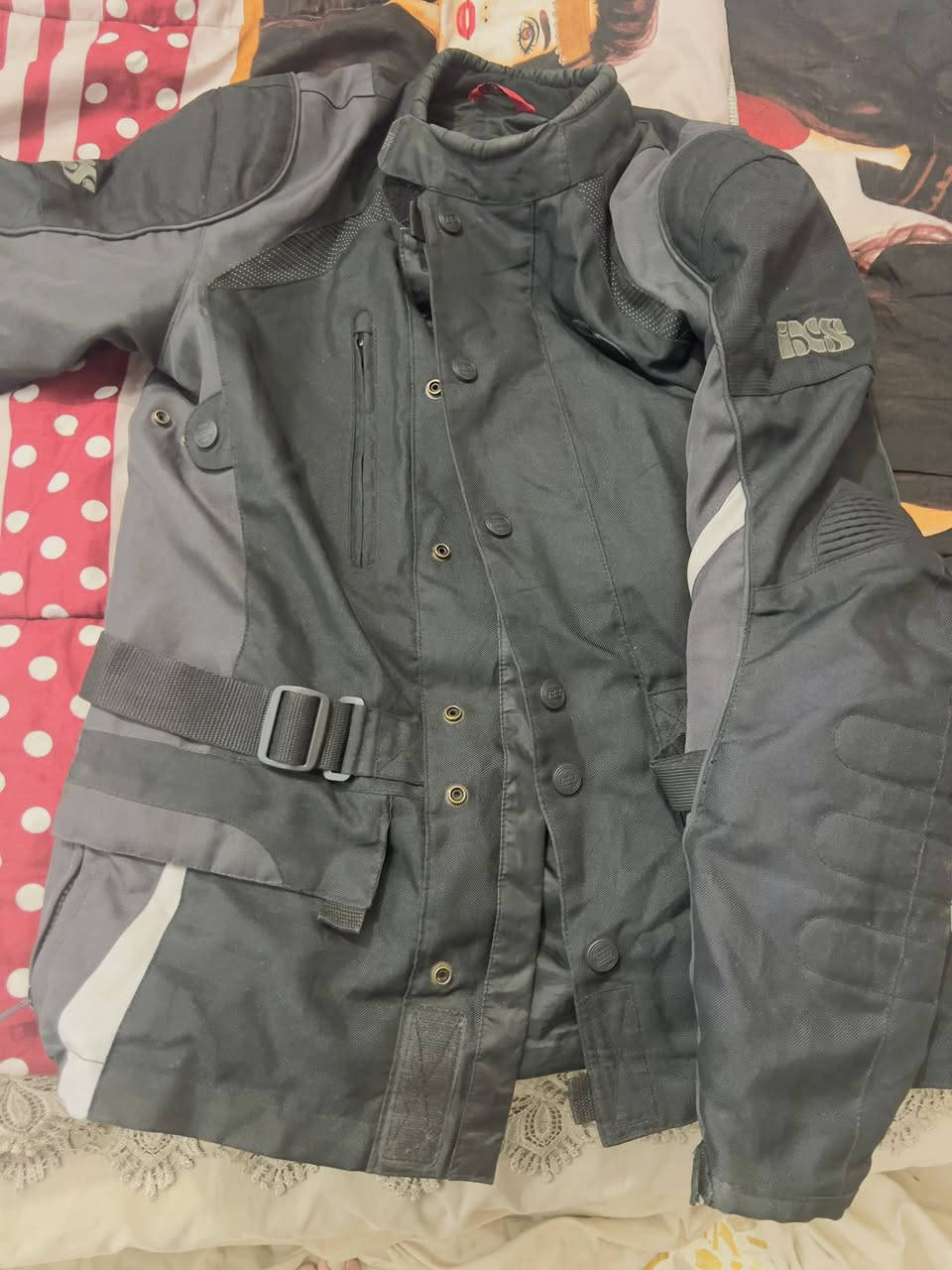 السلام عليكم قمصلة وبنطلون سيفتي كامل سعر ٥٠
بوت سعر ١٠ قماش سيفتي قياس ٤٢/٤٣
اتصال ***********
