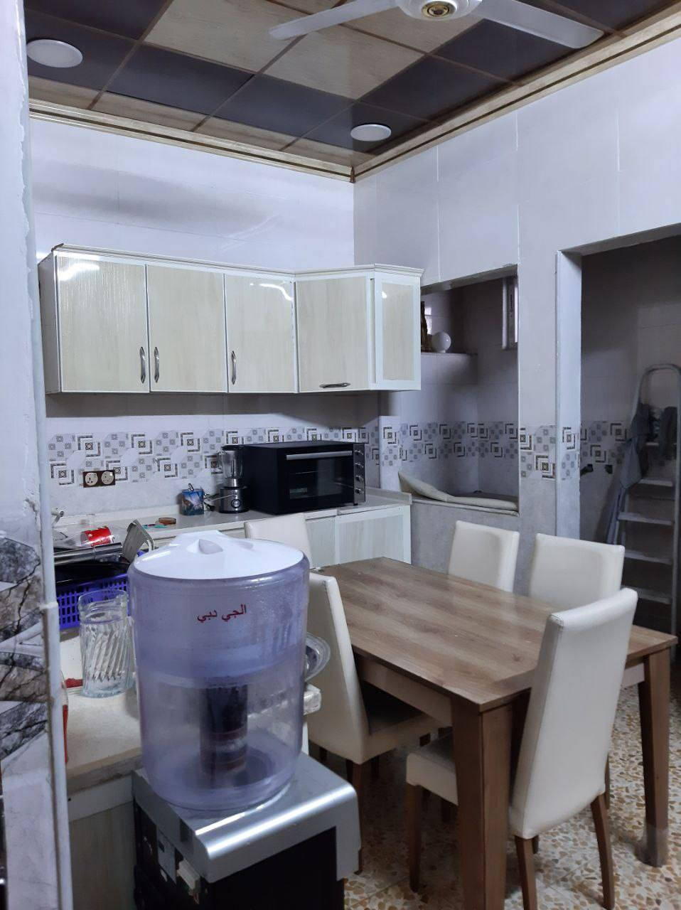 بيت  للبيع طابقين الاول كامل فول الثاني فقط لبخ جص فقط ملاحظه الجبهة ملبوخه كامله بس الصوره قديمه اشويا لتواصل خاص او رقم الهاتف او واتساب ***********
