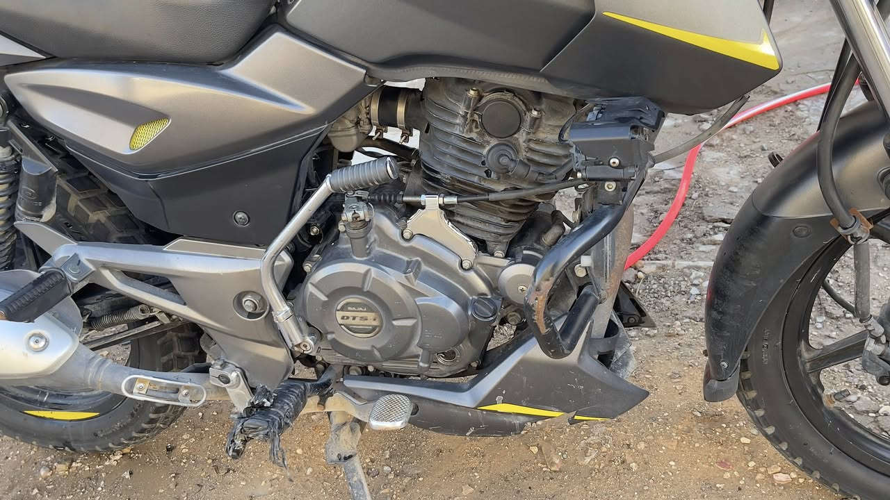 دراجة بولسر (150cc) موديل2021  دراجة نظيفه ماشية 37.638 نقصها دبل خلفي رقم بغداد باسمي تحويل ثاني يوم المكان بغداد الحرية رقم:-*********** غير ممتواجد ع فيس اتصل ع رقم او واتساب بيع فقط استخدام شخصي
