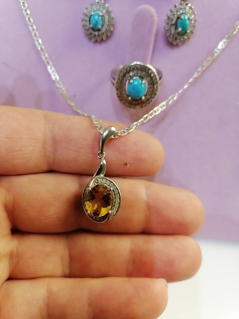 السلام عليكم
تخم فضه 925 شرط تحفه
مداليه من حجر سترين الأصلي شرط
ومحبس وتراجي من حجر فيروز الأصلي
وزن ١٨ غرام ونص سعر غرام ٤ ونص
المكان النجف الاشرف ويوجد توصيل


**إذا كنت صاحب هذا الإعلان وتريد حذفه لأي سبب، رجاءا أرسل رسالة إلى الدعم الفني**