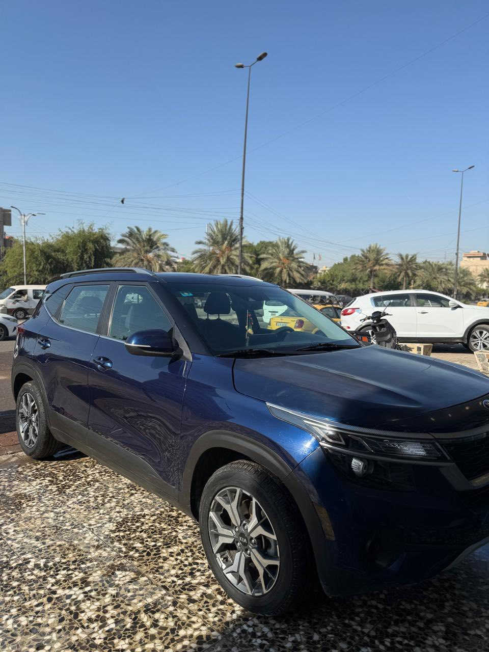 السلام عليكم كيا سليتوس موديل 2021
حادث السيارة دعامية وماصدة والبنيد نفسه راجع
مكفولة الشواصي وباقي السيارة 
السيارة بااسمي رقم بغداد الجديد تحويل مباشر 
السنوية جديدة
مواصفات السيارة
فئة EX 
بصمة تشغيل عن بعد و ابواب وصندوك
محرك 2000 دوش المرغوب ومكفول مع الكير
كشنات جلد ومخملي 
اشاير المري
رادار امامي وخلفي وجانبي 
تدفئة كشنات 
تدفئةسترن
شاشة كبيرة
كامرة دوارة 
سستم صوت 
تو ويل
تبريد قطعتين
الانارة الداخلية لمس
اوتو ستوب
تحديد مسار
قيادة ذاتية
توقف ذاتي 
تنبيه عن مغادرة المسار
كروس سرعة
مانع انزلاق 
ويل كب بلادي حساس
حساس 360 درجة
وضعيات قيادة سبورت وسمارت ونورمل 
بك لايت لد 

وبعد بيها مواصفات 

سيارة جاهزة وكاملة من جميع النواحي 

سعر السيارة 160$ ورقة وبيها مجال 

مكان السيارة بغداد-اليرموك

للاستفسار اتصال ***********
