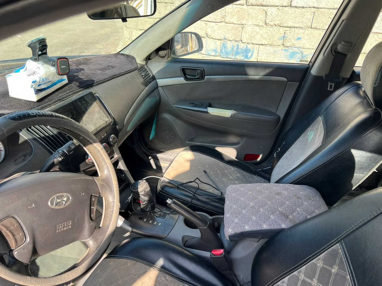 السلام عليكم سوناتا أمريكي موديل 2010. ضرر خفيف رقمها صلاح الدين شرط التحويل صدر جديد تواير جدد محرك شرط گير شرط السعر 108. مكانها البوطعمه 
 مكلف بالنشر هذا رقم صاحبها ‭0782 420 5564‬
