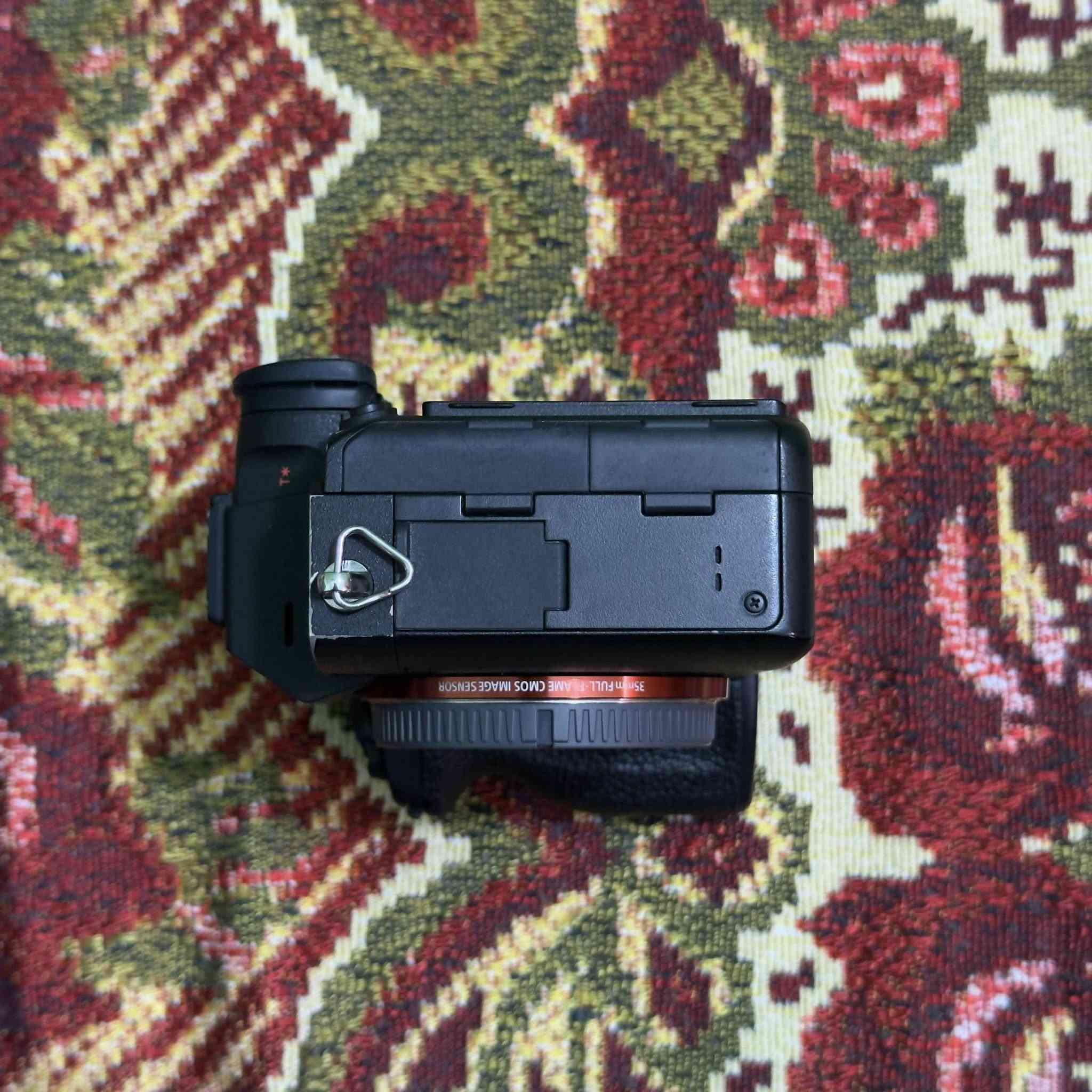 كامرة سوني
Sony A7Riv
للبيع مع عدسه سكما 24-70
3,500,000 IQ
شتر الكامره 6500
الكامرة نظافة 100%
للتواصل واتساب فقط:***********
