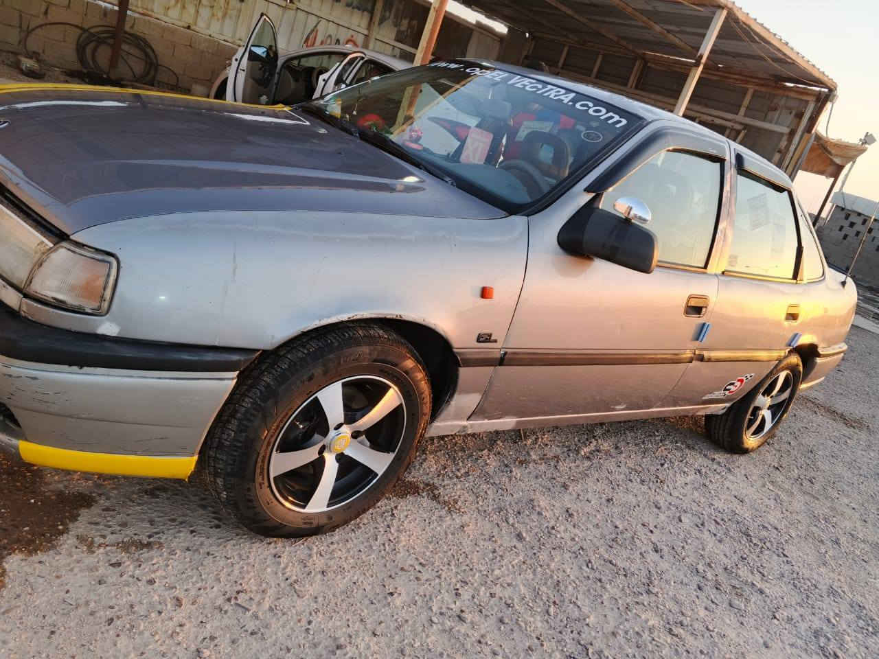 للبيع... 
اوبل فكترا
  موديل :93
محرك 2000
كهربائيات فول
حداديه ممتازه 
تخم تاير
مابيها قطرة صبغ .. مبدل بيها بنيد 
السياره نضيفه ومابيها خويس 
رقم بغداد 
عارضها ب 37 وبيها مجال للشراي 
وترهم مراوس ب لوڤ مال مزاد 
‏‪***********‬‏
