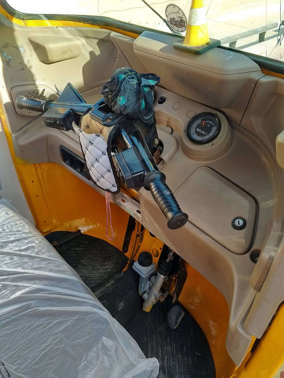 سلام عليكم شباب تكتك باجات 2021شهر 11البدي بي ضربات شوف العين مصبوغه جماليه تخم تاير كهربائياتهه كلهه شغالها والمكينه بس ولفات مبدله تبديل شركه العنوان بصره حيانيه شارع السيد متواجد من ساعه ٧ الصبح لحد ١١ الضهر الله شاهد عدم التفرق التكتك جاهزه وكبل شارع السعر خاص رقم الهاتف بي واتساب ***********
