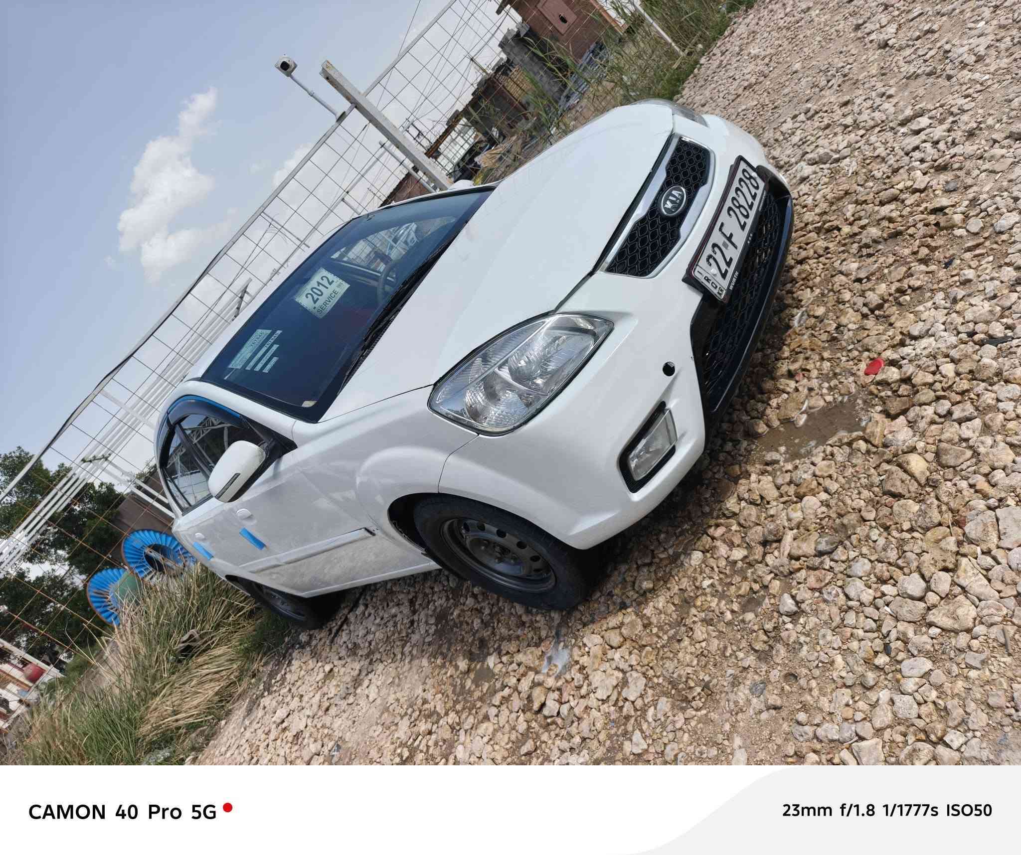 سلام عليكم سياره كيه ريو خليجي موديل 2012 مكينه كير حداديه غرفه كله جديد سياره خير من الله ماعايزه برغي المكان  دوانيه رقم *********** السعر  . 83 وبيها مجال
