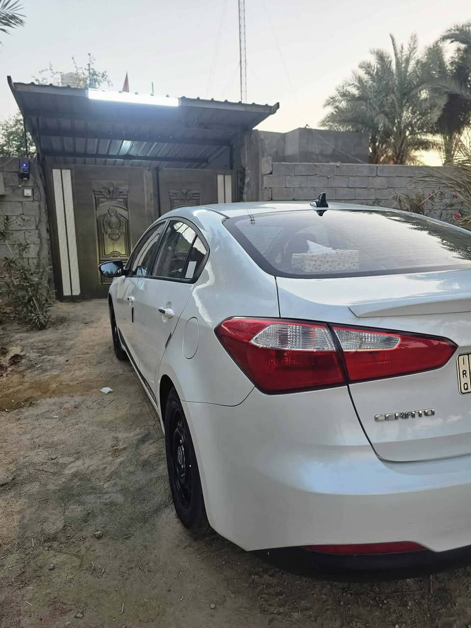 السلام عليكم
سيراتو موديل 16 رقم بغداد دولي سنوية لنهاية 26 بسمي. السيارة فول عدى الفتحه بيها صبغ  كما موضح بالسونار  وانصبغت توحيد لون بدون تبديل السعر 118 وبيها مجال بيع ومراوس حسب القناعه ***********
