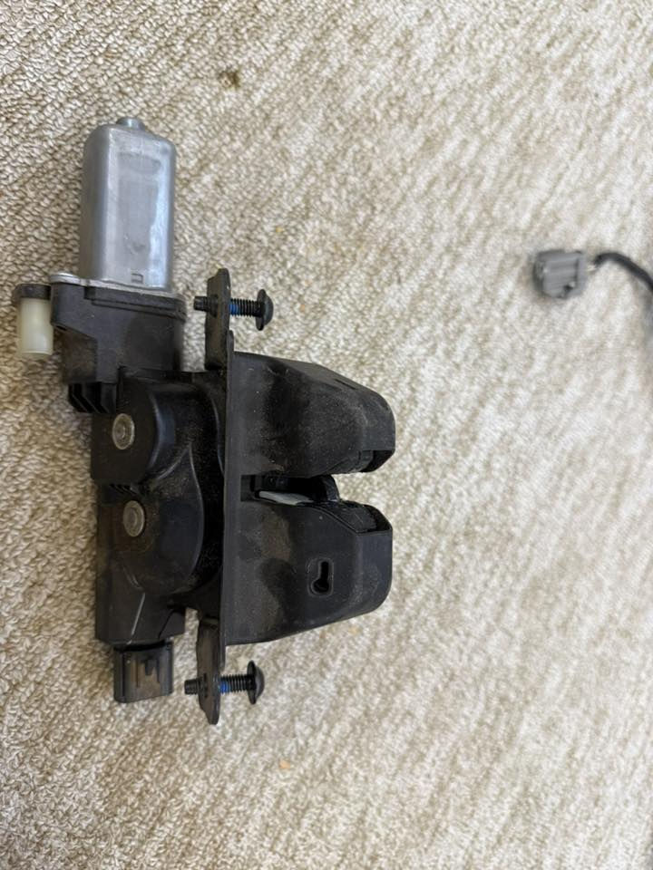 للبيع 
قطع جيب جراند شيروكي
***********
